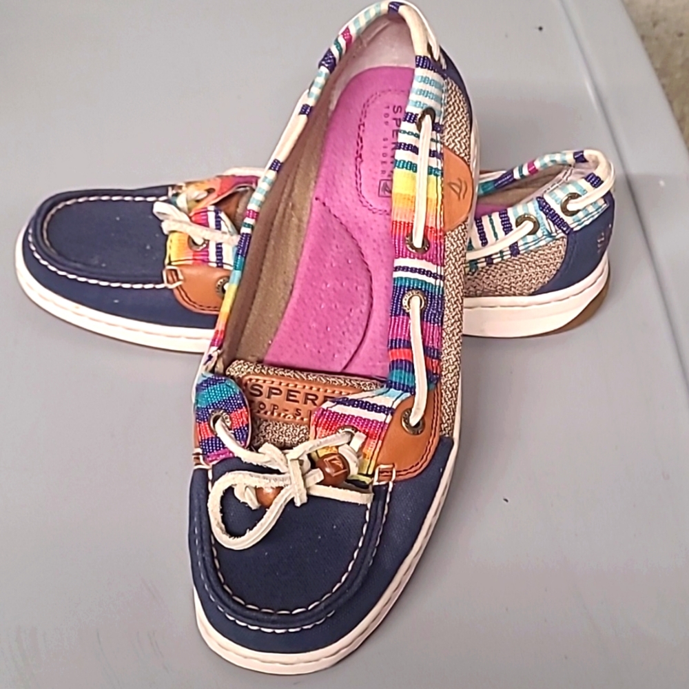 Sperry top sider.... Nice